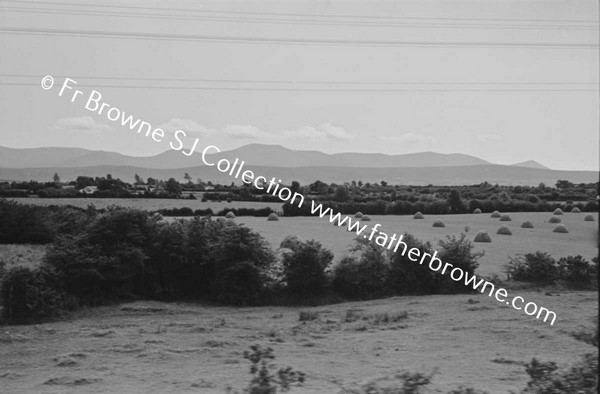 THINGS I SEE FROM THE TRAIN HARVEST TIME IN TIPPERARY SEEN FROM TRAIN BETWEEN EMY?? & JUNCTION